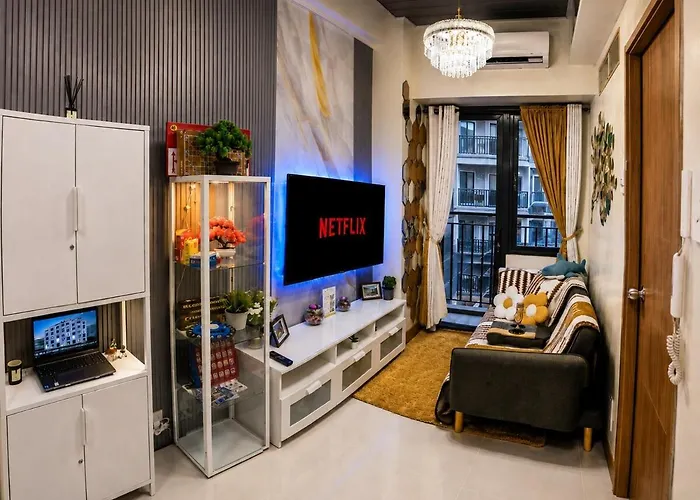 Pool View Designer With 300mbps Wifi, Walk To Moa, Ikea, Dining, Shopping *