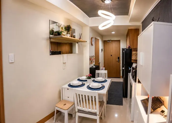 Apartment Pool View Designer With 300mbps Wifi, Walk To Moa, Ikea, Dining, Shopping Manila