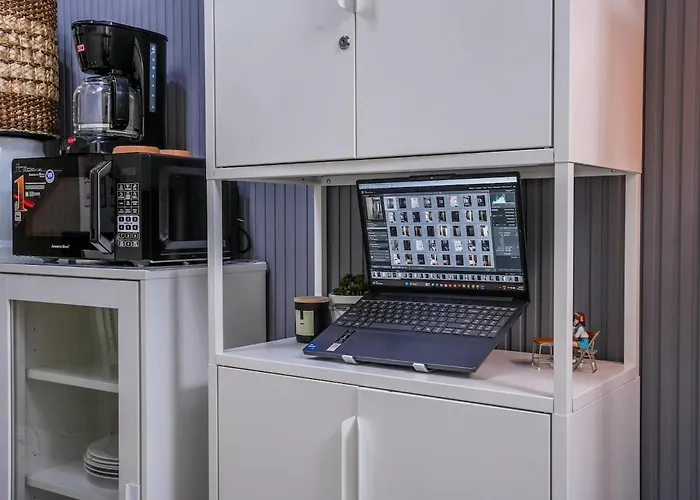 Pool View Designer With 300mbps Wifi, Walk To Moa, Ikea, Dining, Shopping