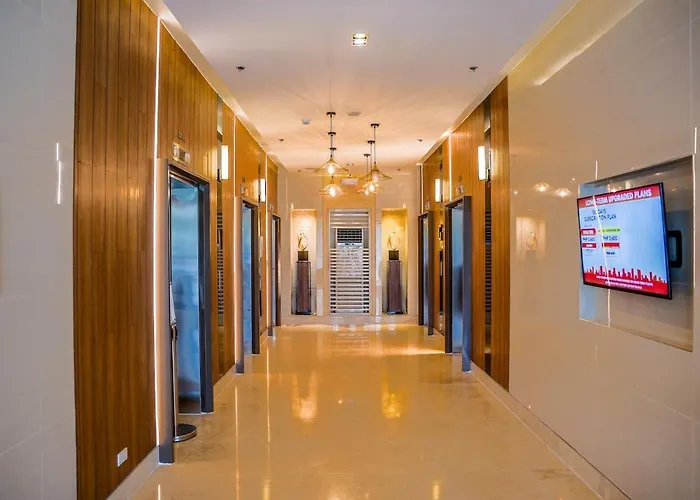 Pool View Designer With 300mbps Wifi, Walk To Moa, Ikea, Dining, Shopping Manila