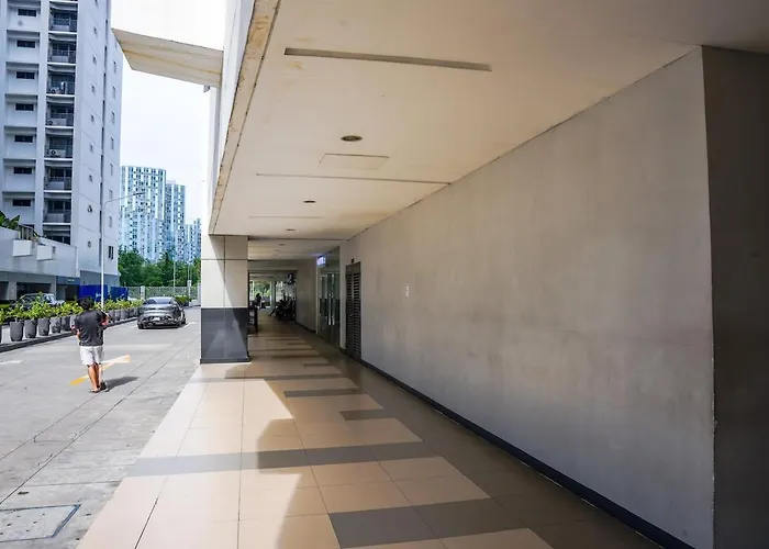 Pool View Designer With 300mbps Wifi, Walk To Moa, Ikea, Dining, Shopping